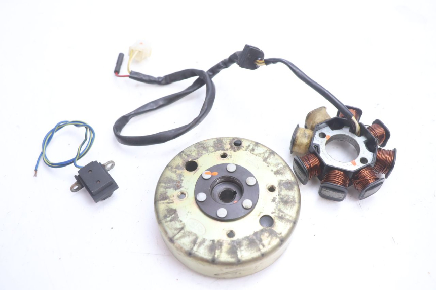 photo de ROTOR ESTATOR PEUGEOT V-CLIC VCLIC 50 (2007 - 2013) - Zoom estado de uso