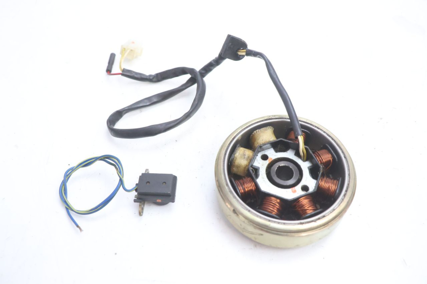 photo de ROTOR ESTATOR PEUGEOT V-CLIC VCLIC 50 (2007 - 2013) - Primer plano técnico