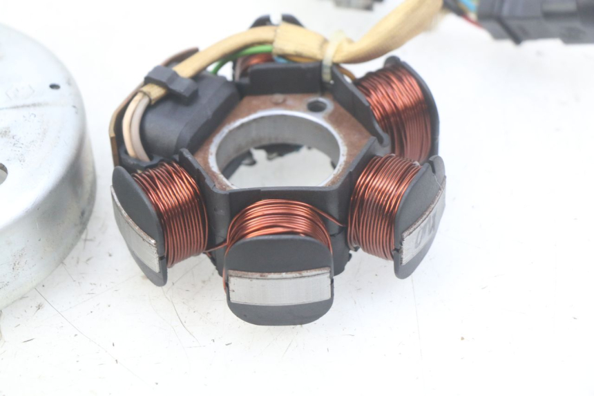 photo de ROTOR ESTATOR PIAGGIO VESPA LX 2T 50 (2005 - 2013) - Detalles de los puntos de fijación