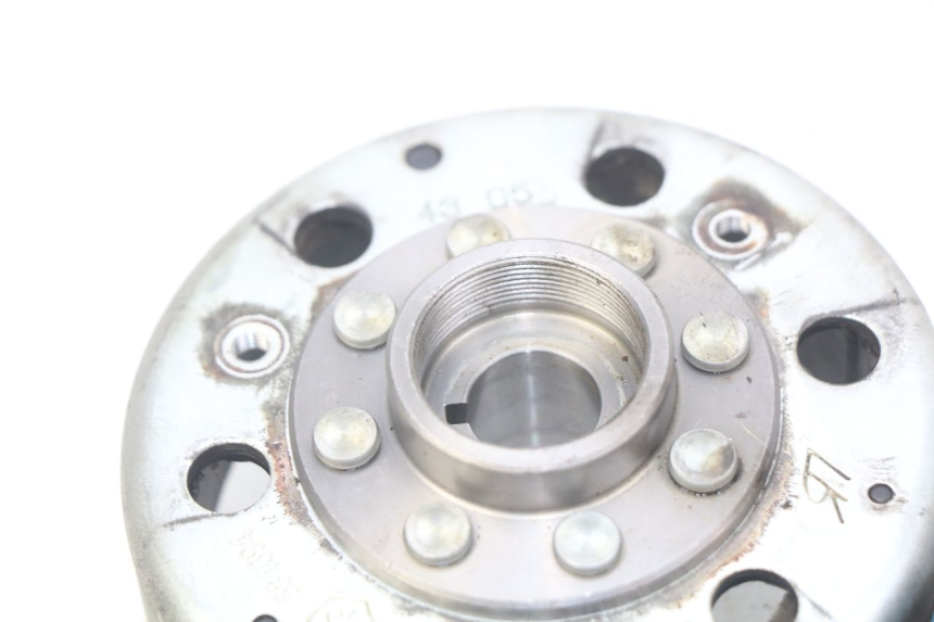 photo de ROTOR ESTATOR PIAGGIO VESPA LX 125 (2005 - 2010) - Detalles de los puntos de fijación