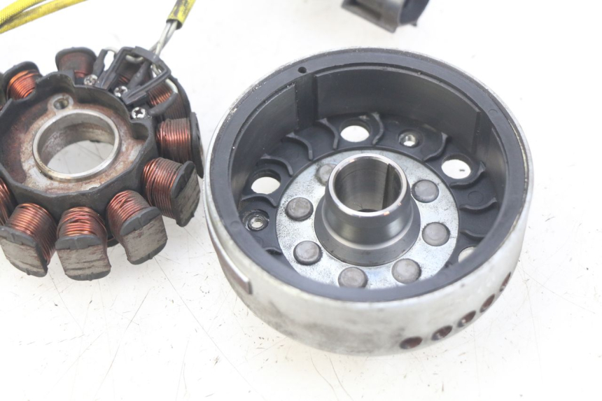 photo de ROTOR ESTATOR PIAGGIO VESPA LXV 125 (2006 - 2009) - Primer plano técnico