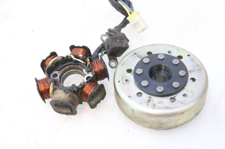photo de ROTOR ESTATOR PEUGEOT VIVACITY NEW 2T 50 (2008 - 2017) - Primer plano de alta resolución