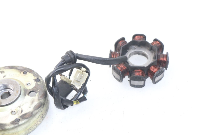 photo de ROTOR ESTATOR PEUGEOT VIVACITY NEW 4T 50 (2008 - 2017) - Otra perspectiva