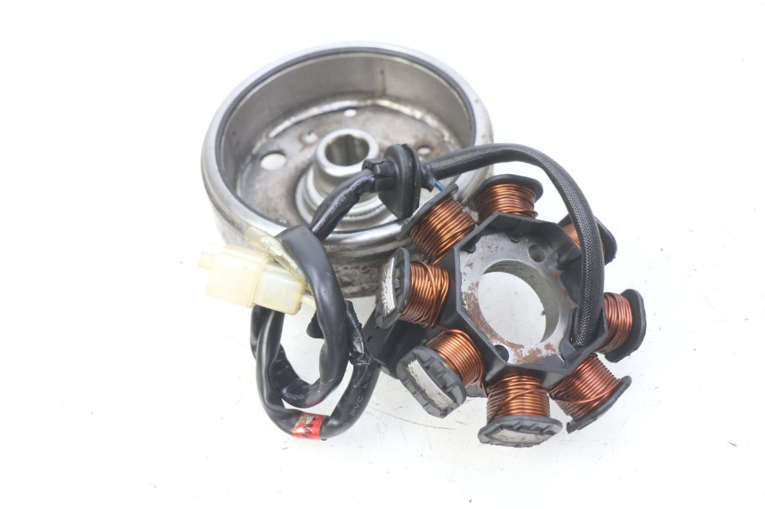 photo de ROTOR ESTATOR PEUGEOT VIVACITY NEW 4T 50 (2008 - 2017) - Zoom estado de uso