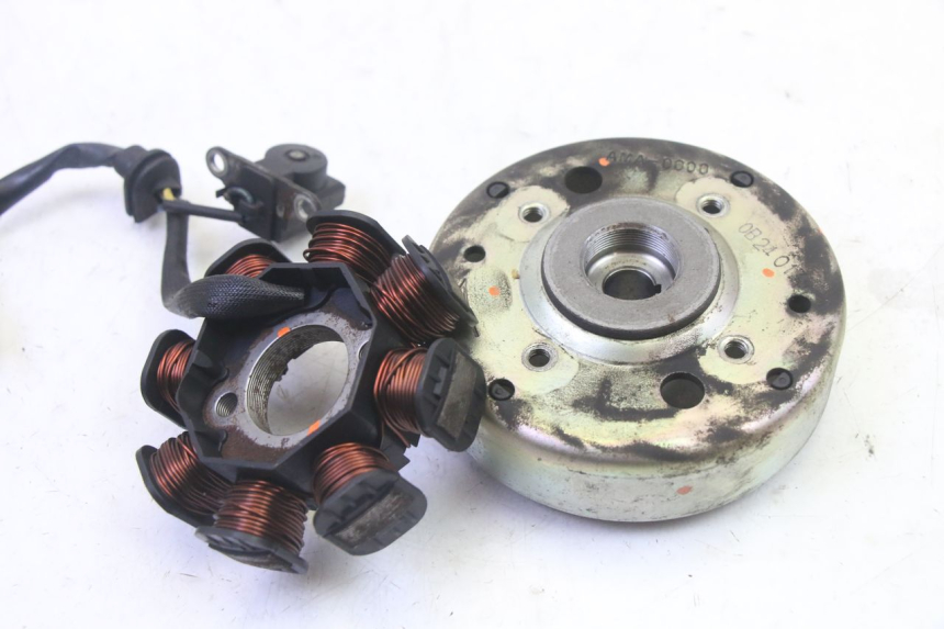 photo de ROTOR ESTATOR PEUGEOT VIVACITY NEW 4T 50 (2008 - 2017) - Primer plano técnico