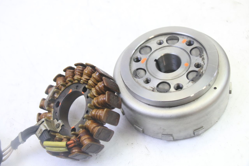 photo de ESTATOR YAMAHA X-CITY XCITY 125 (2007 - 2013) - Primer plano técnico