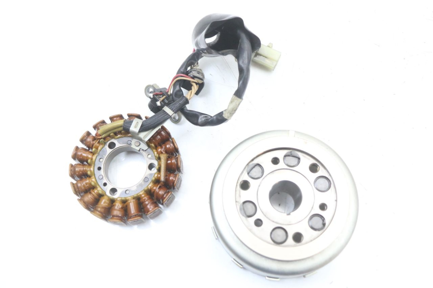 photo de ESTATOR YAMAHA XMAX X-MAX ABS 125 (2017 - 2020) - Detalle de la pieza