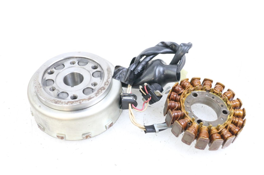 photo de ESTATOR YAMAHA X-MAX XMAX 125 (2010 - 2013) - Primer plano técnico