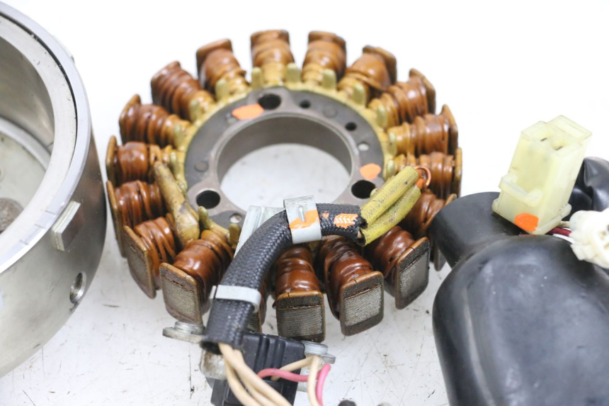 photo de ESTATOR YAMAHA X-MAX XMAX 125 (2010 - 2013) - Detalles de los puntos de fijación