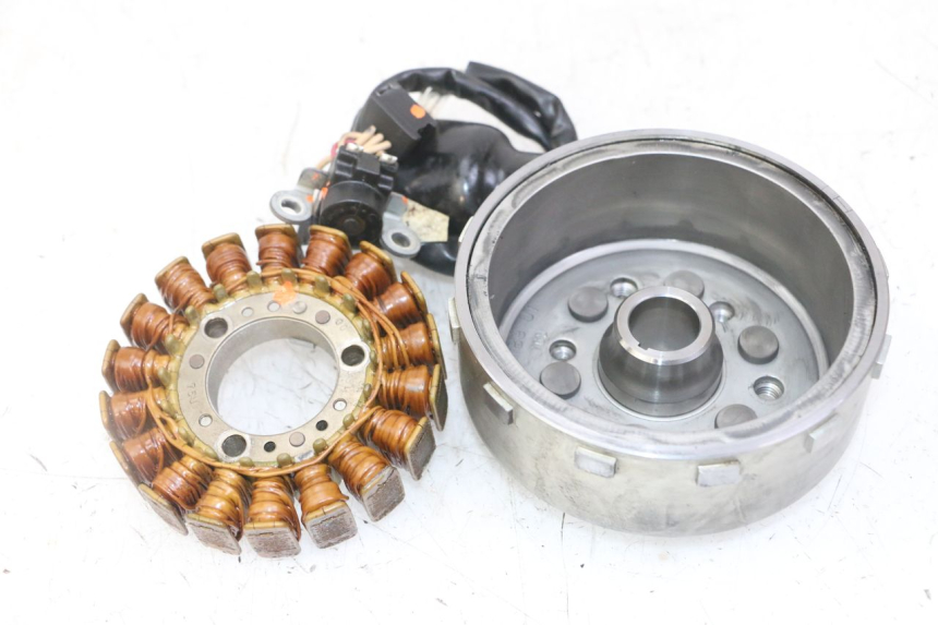 photo de ESTATOR YAMAHA XMAX X-MAX 125 (2006 - 2009) - Zoom estado de uso