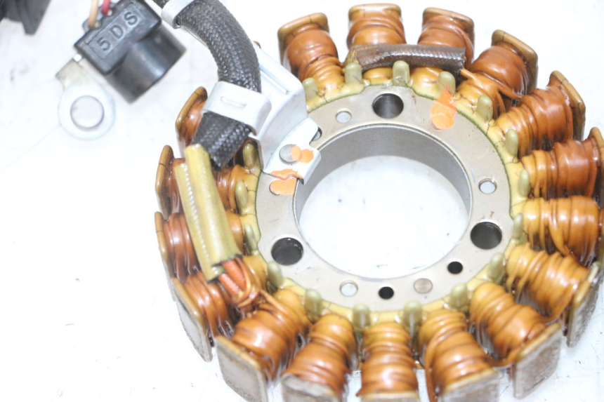 photo de ESTATOR YAMAHA XMAX X-MAX 125 (2006 - 2009) - Primer plano técnico