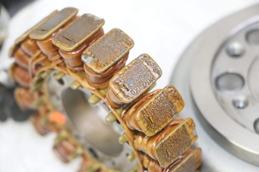 photo de ESTATOR YAMAHA XMAX X-MAX 125 (2006 - 2009) - Detalles de los puntos de fijación