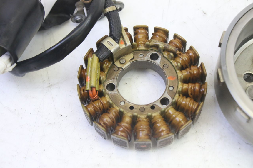 photo de ESTATOR YAMAHA XMAX X-MAX 125 (2006 - 2009) - Zoom estado de uso