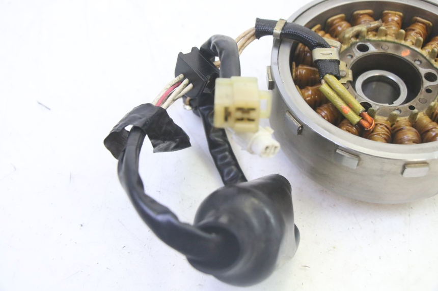 photo de ESTATOR YAMAHA XMAX X-MAX 125 (2006 - 2009) - Primer plano técnico