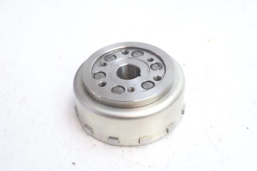 photo de ESTATOR YAMAHA XMAX X-MAX 125 (2006 - 2009) - Primer plano técnico