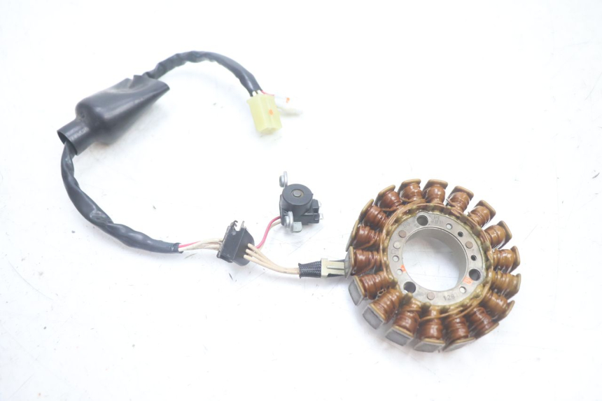 photo de ESTATOR YAMAHA XMAX X-MAX 125 (2006 - 2009) - Detalles de los puntos de fijación