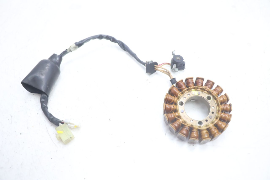 photo de ESTATOR YAMAHA X-MAX XMAX 125 (2010 - 2013) - Primer plano técnico