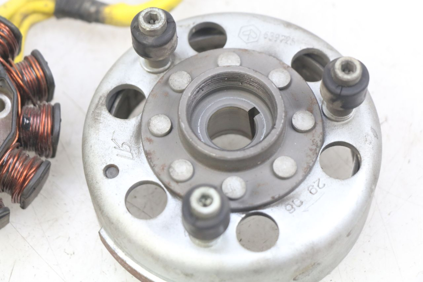 photo de ROTOR ESTATOR PIAGGIO X8 125 (2004 - 2007) - Estado de la superficie y material