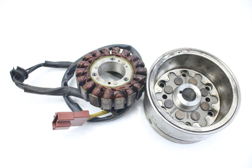 photo de ROTOR ESTATOR PIAGGIO X9 EVOLUTION 500 (2003 - 2005) - Detalles de los puntos de fijación