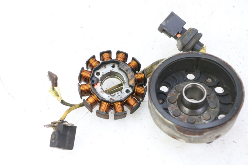 photo de ESTATOR PIAGGIO X9 EVOLUTION 125 (2003 - 2007) - Estado de la superficie y material