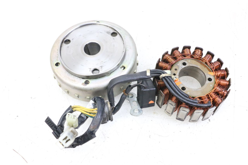 photo de ESTATOR KYMCO XCITING 250 (2006 - 2009) - Otra perspectiva