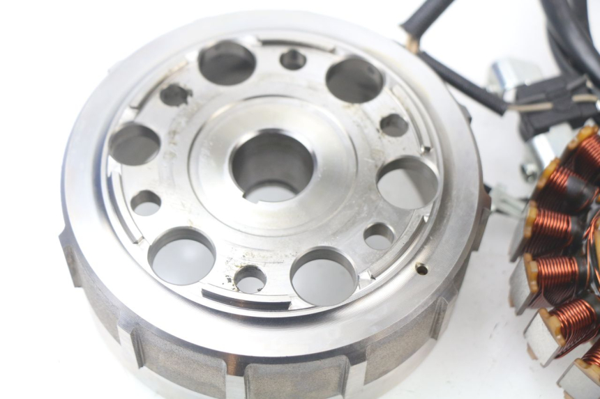 photo de ESTATOR YAMAHA XP T-MAX TMAX ABS 530 (2012 - 2015) - Primer plano técnico