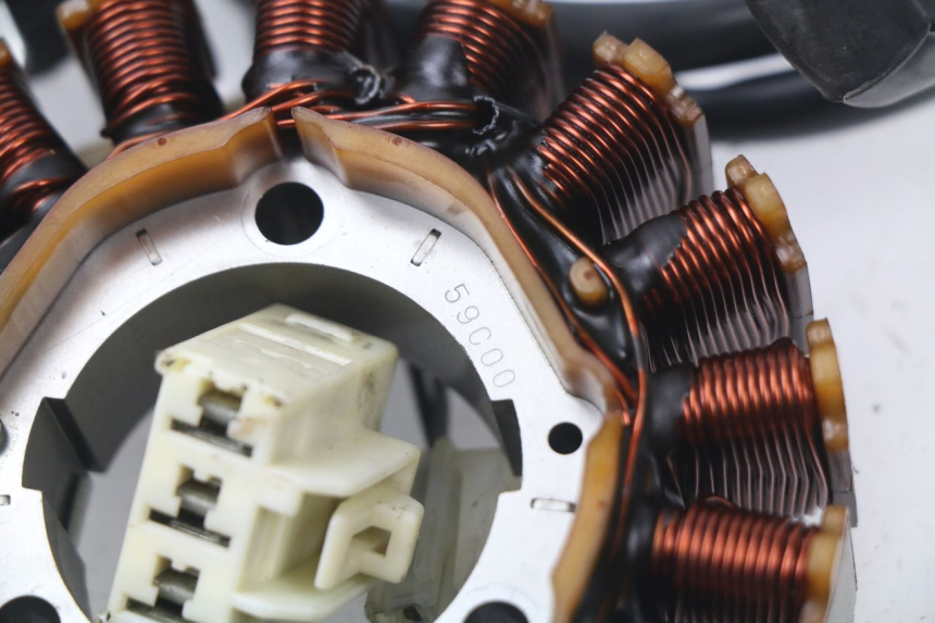 photo de ESTATOR YAMAHA XP T-MAX TMAX ABS 530 (2012 - 2015) - Detalles de los puntos de fijación