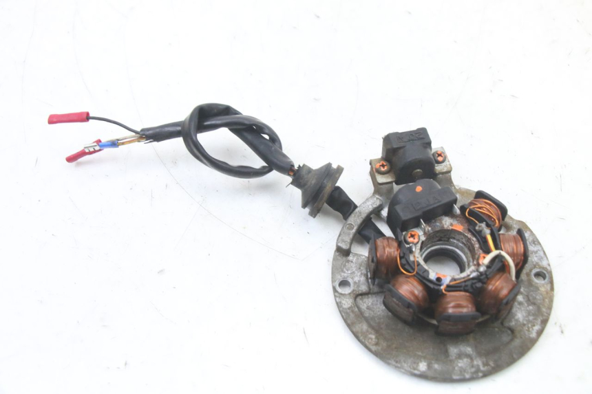 photo de ESTATOR YAMAHA AEROX 50 (1997 - 2006) - Detalles de los puntos de fijación