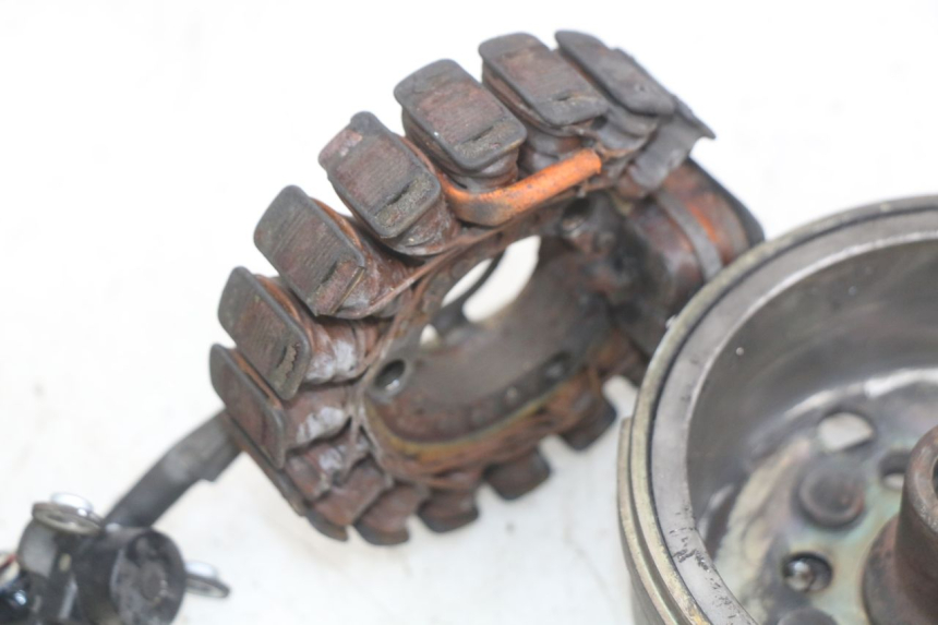 photo de ROTOR ESTATOR YAMAHA YP MAJESTY 125 (1998 - 2001) - Primer plano técnico