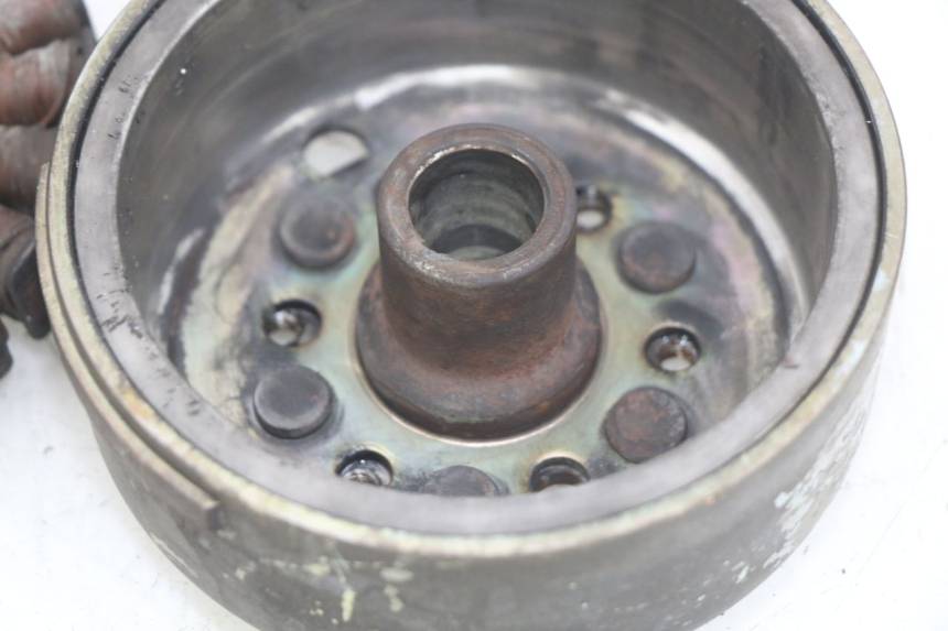 photo de ROTOR ESTATOR YAMAHA YP MAJESTY 125 (1998 - 2001) - Detalles de los puntos de fijación
