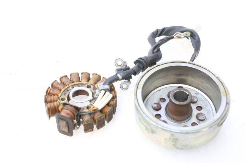 photo de ROTOR ESTATOR YAMAHA YP MAJESTY 125 (2002 - 2006) - Zoom sobre los componentes