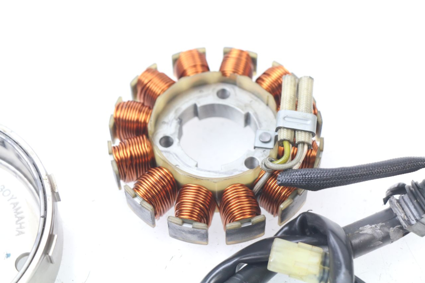 photo de ESTATOR YAMAHA YZF YZ-F 450 (2018 - 2021) - Primer plano técnico