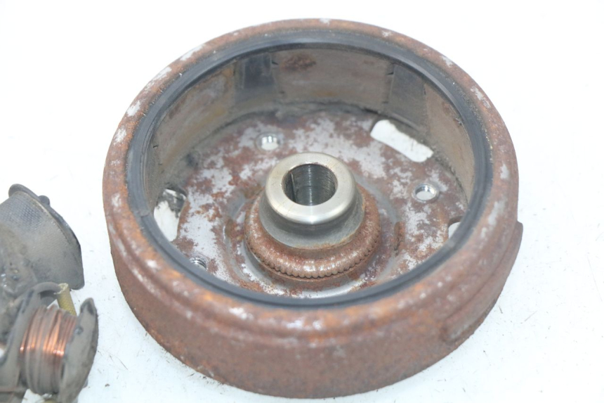 photo de ROTOR ESTATOR PEUGEOT ZENITH 50 (1994 - 1999) - Detalles de los puntos de fijación