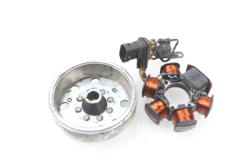 photo de ROTOR ESTATOR PIAGGIO ZIP 2T 50 (2009 - 2019) - Otra perspectiva