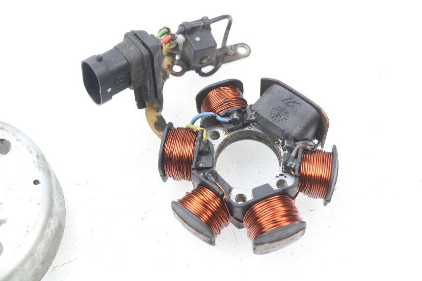 photo de ROTOR ESTATOR PIAGGIO ZIP 2T 50 (2009 - 2019) - Primer plano técnico
