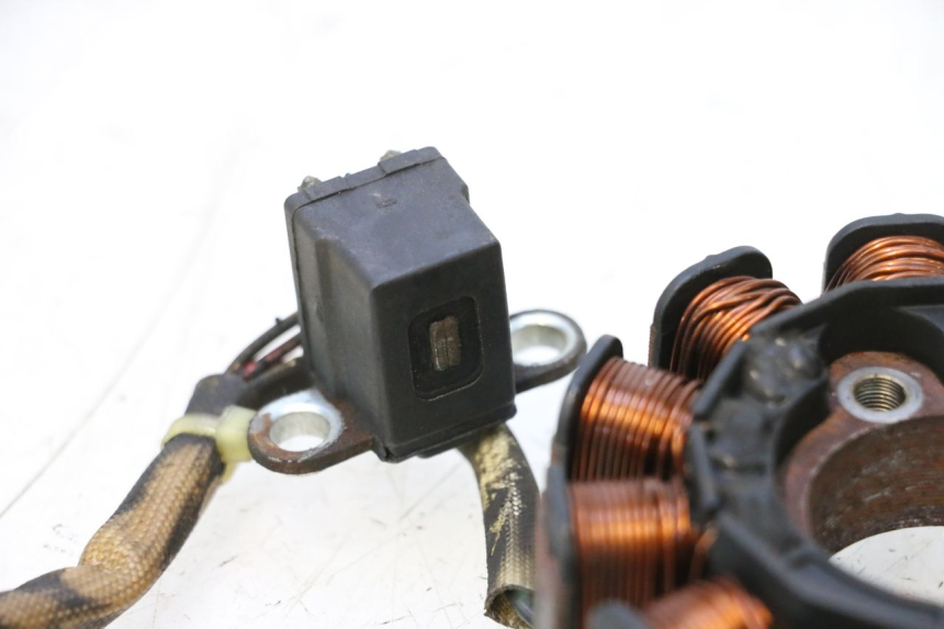 photo de ROTOR ESTATOR PIAGGIO ZIP 4T 50 (2018 - 2020) - Detalles de los puntos de fijación