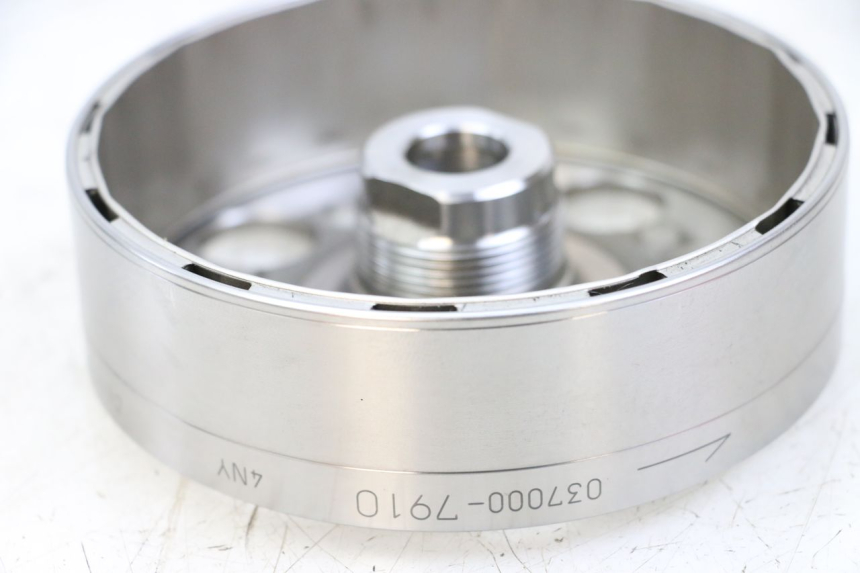 photo de VOLANTE MAGNETICO SUZUKI GSR 750 (2011 - 2017) - Detalle de la pieza