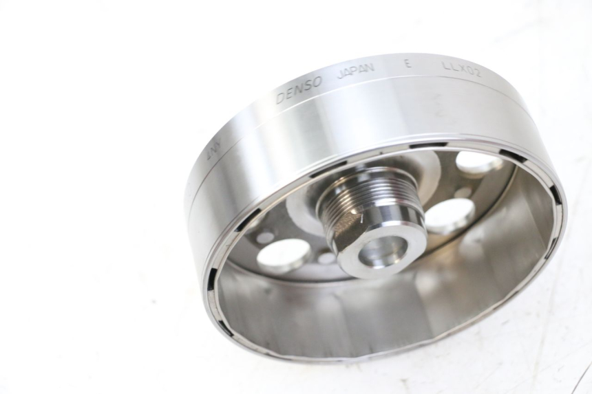 photo de VOLANTE MAGNETICO SUZUKI GSR 750 (2011 - 2017) - Otra perspectiva