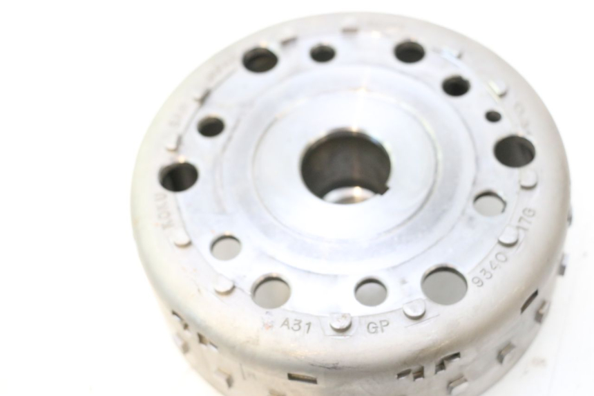 photo de VOLANTE MAGNETICO SUZUKI SV S 650 (2003 - 2009) - Zoom estado de uso