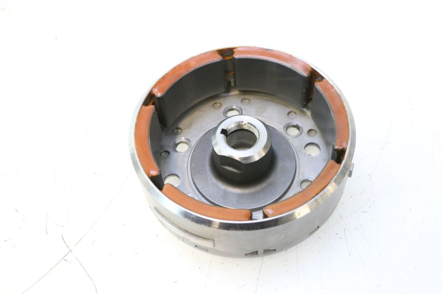 photo de VOLANTE MAGNETICO SUZUKI SV S 650 (1999 - 2002) - Primer plano técnico