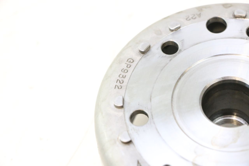 photo de VOLANTE MAGNETICO SUZUKI SV S 650 (1999 - 2002) - Detalles de los puntos de fijación