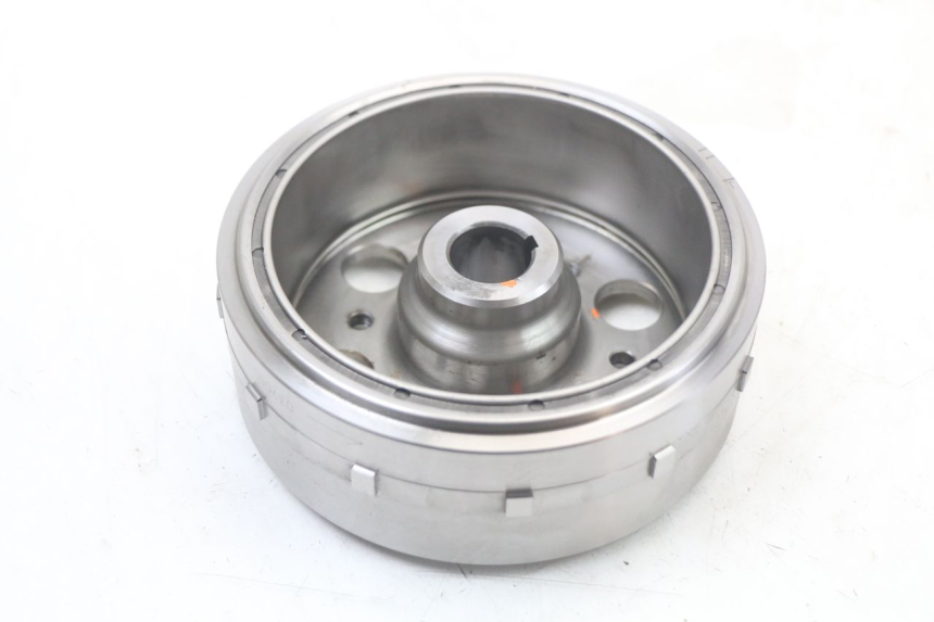 photo de VOLANTE MAGNETICO YAMAHA TDM ABS 900 (2002 - 2014) - Primer plano técnico