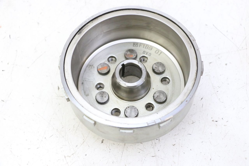 photo de VOLANTE MAGNETICO YAMAHA X-MAX XMAX 125 (2010 - 2013) - Primer plano técnico