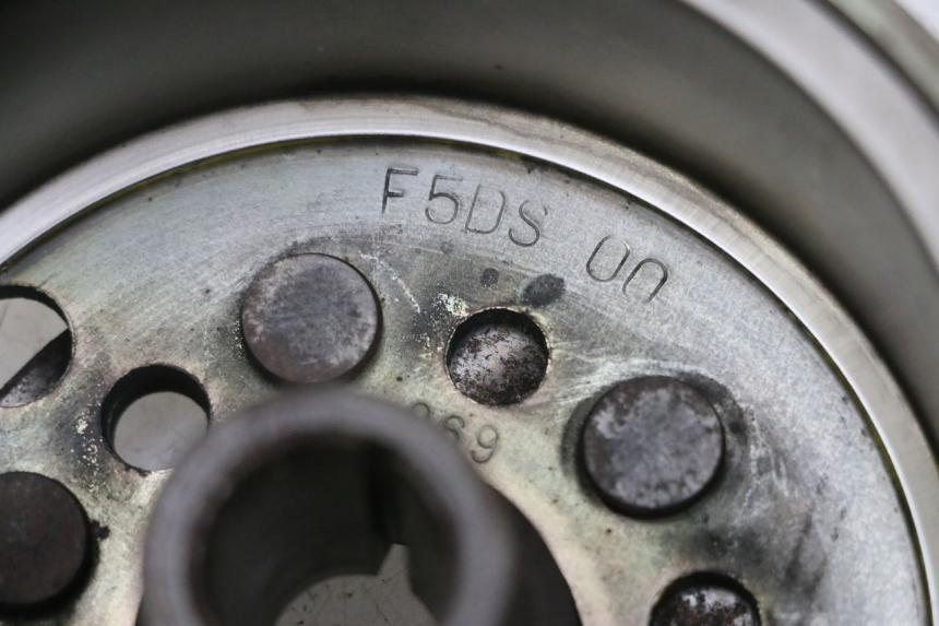 photo de VOLANTE MAGNETICO YAMAHA YP MAJESTY 125 (2002 - 2006) - Otra perspectiva