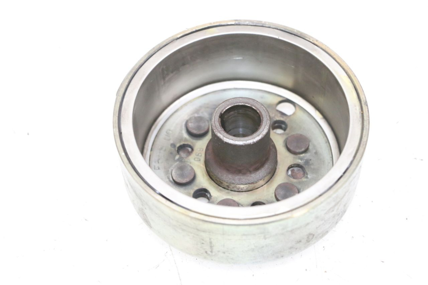 photo de VOLANTE MAGNETICO YAMAHA YP MAJESTY 125 (2002 - 2006) - Primer plano técnico