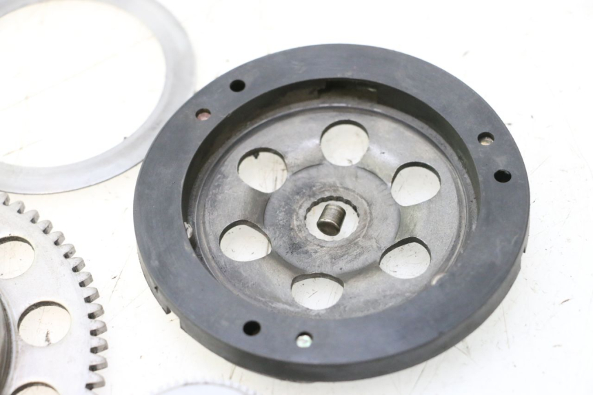 photo de RUEDA LIBRE DE ARRANQUE MBK BOOSTER SPIRIT 50 (1999 - 2003) - Detalles de los puntos de fijación