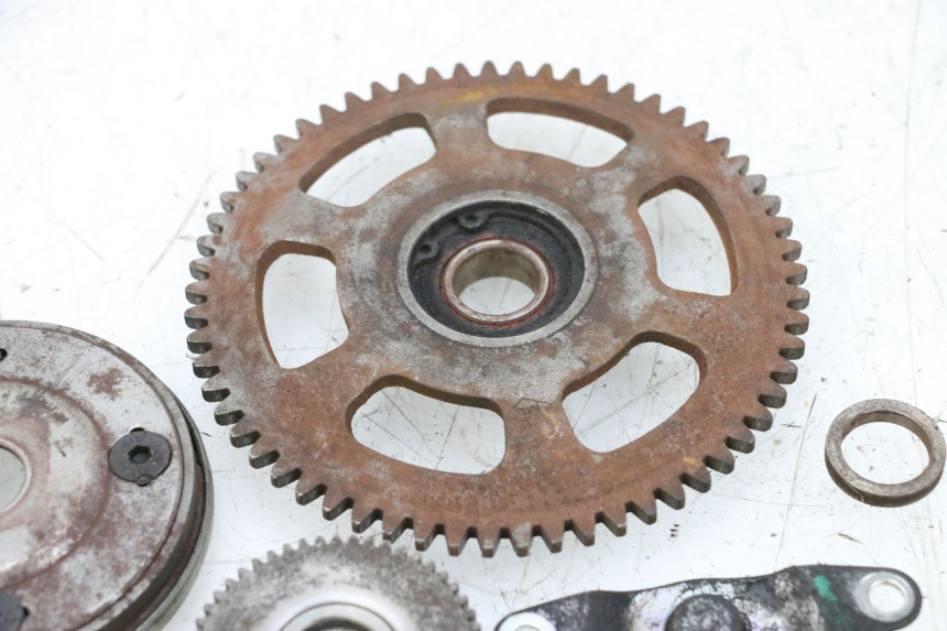 photo de ARRANQUE RUEDA LIBRE PEUGEOT SATELIS 125 (2013 - 2018) - Detalles de los puntos de fijación