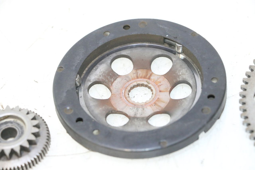 photo de ARRANQUE RUEDA LIBRE YAMAHA SLIDER 50 (1999 - 2004) - Detalles de los puntos de fijación