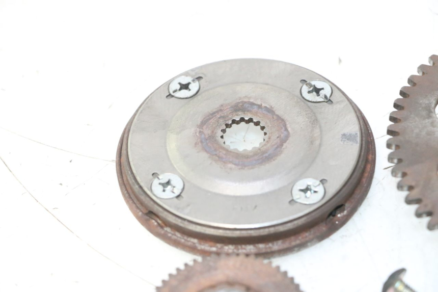 photo de ARRANQUE RUEDA LIBRE YAMAHA YP MAJESTY 125 (2007 - 2010) - Primer plano técnico