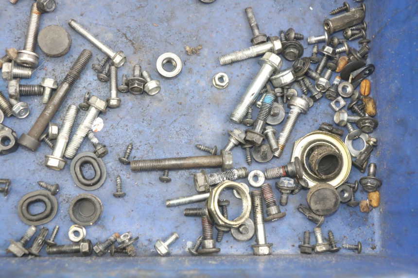 photo de BOLSA DE TORNILLERÍA TORNILLO KYMCO AGILITY 16+ 4T 50 (2018 - 2023) - Zoom estado de uso